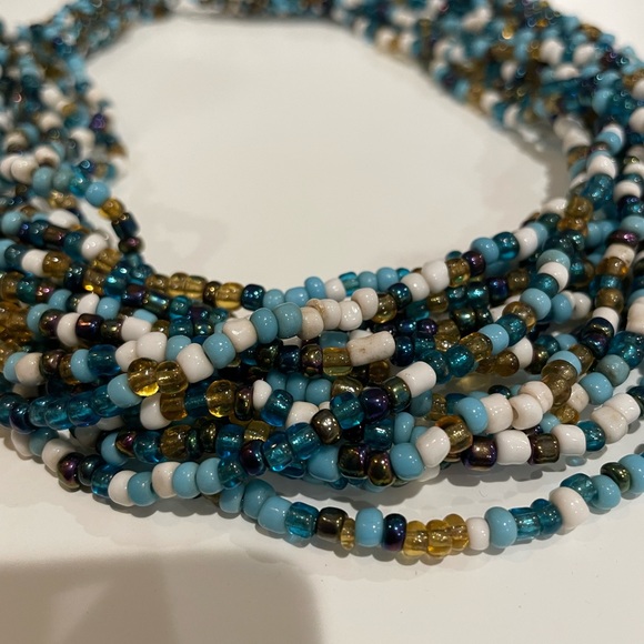 Multi-strand necklace - Picture 2 of 4